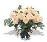 11 adet beyaz gül vazoda  Nevşehir hediye sevgilime hediye çiçek 