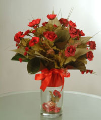 yapay güllerden vazo  9 gül  Nevşehir çiçekçi mağazası 