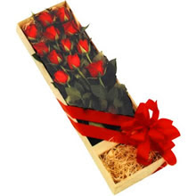 kutuda 12 adet kirmizi gül   Nevşehir çiçek servisi , çiçekçi adresleri 