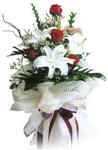  Nevşehir online çiçekçi , çiçek siparişi  4 kirmizi gül , 1 dalda 3 kandilli kazablanka