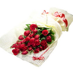 Çiçek gönderme 13 adet kirmizi gül buketi  Nevşehir güvenli kaliteli hızlı çiçek 