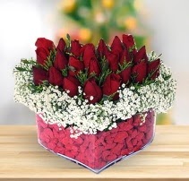 15 kırmızı gülden kalp mika çiçeği  Nevşehir güvenli kaliteli hızlı çiçek 